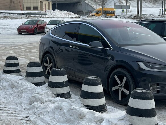 2016 Tesla Model X 90D I, серый, 4650000 рублей - вид 3