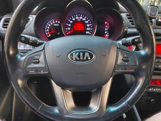 2013 Kia Rio 4-speed III, белый, 650000 рублей, вид 5