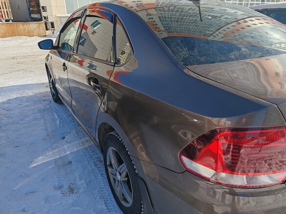 2018 Volkswagen Polo V Рестайлинг, коричневый, 1250000 рублей - вид 4