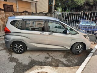 2019 Honda Freed II Рестайлинг, серебристый, 1800000 рублей, вид 3
