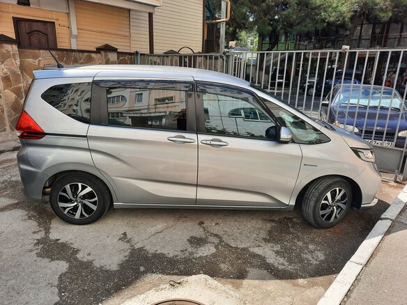 2019 Honda Freed II Рестайлинг, серебристый, 1800000 рублей - вид 2