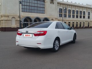 2013 Toyota Camry VII (XV50), белый, 1750000 рублей, вид 3