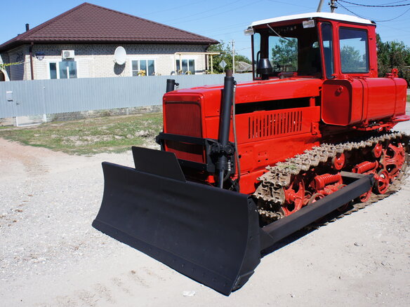 2002 ВгТЗ ДТ-75/ДЗ-42, красный - вид 14