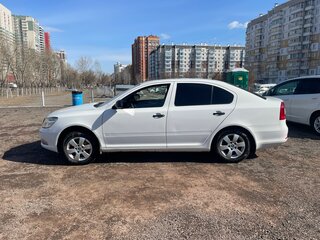 2013 Skoda Octavia II (A5) Рестайлинг, белый, 770000 рублей, вид 4
