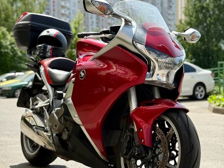2010 Honda VFR 1200, пурпурный, 690000 рублей, вид 2