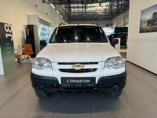 2015 Chevrolet Niva I Рестайлинг, белый, 590000 рублей, вид 2