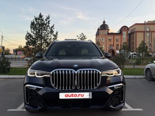 2021 BMW X7 40i I (G07), серый, 9400000 рублей, вид 2