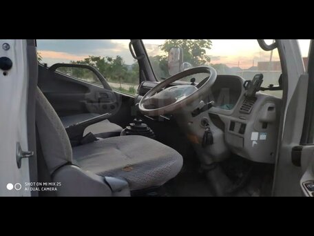 2006 Toyota Dyna, белый, 1500000 рублей, вид 2