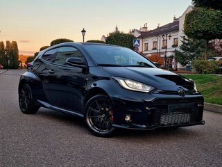 2023 Toyota Yaris IV, чёрный, 4150000 рублей, вид 3