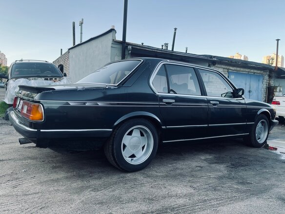 1986 BMW 7 серии 733i 5-speed I (E23), чёрный, 2000000 рублей - вид 3