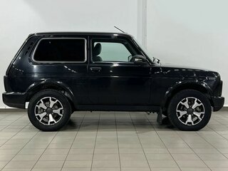 2020 Lada (ВАЗ) 2121 (4x4) Urban I Рестайлинг (2020), чёрный, 620000 рублей, вид 4