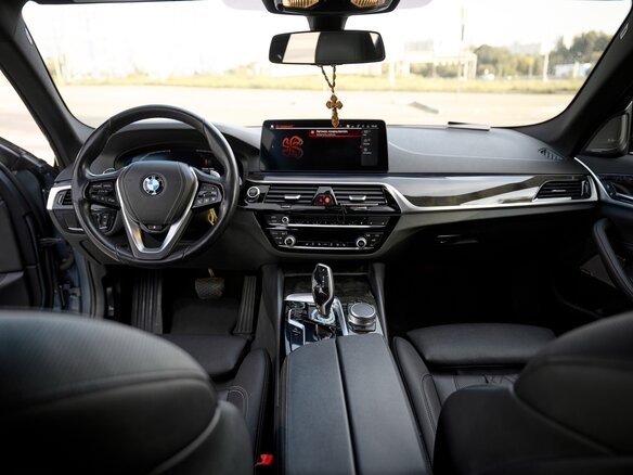2020 BMW 5 серии 530i VII (G30/G31/G38) Рестайлинг, серый, 4500000 рублей - вид 9