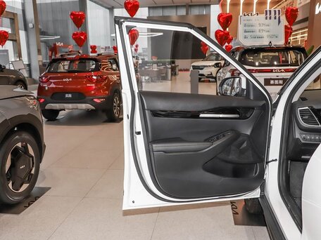 2026 Kia Seltos I Рестайлинг, белый, 1910000 рублей, вид 4