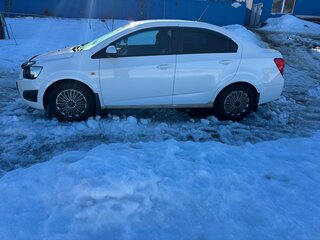 2013 Chevrolet Aveo II, белый, 600000 рублей, вид 4