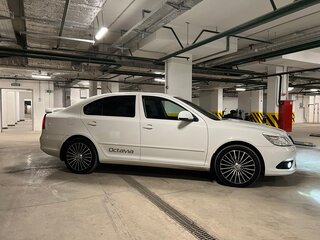 2011 Skoda Octavia DSG7 II (A5) Рестайлинг, белый, 1300000 рублей, вид 5