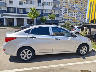 2014 Hyundai Solaris I, серебристый, 710000 рублей, вид 2