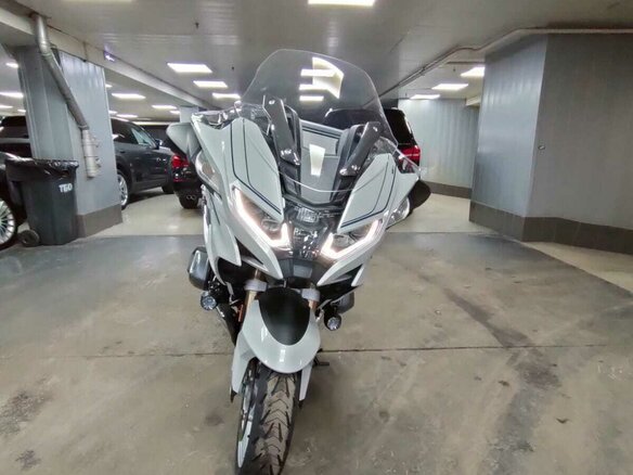 2022 BMW R 1250 RT, белый - вид 2