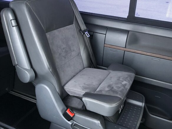 2012 Volkswagen Multivan T5 Рестайлинг, чёрный, 3650000 рублей - вид 23