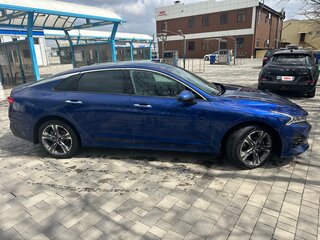 2021 Kia K5 III, синий, 3250000 рублей, вид 4