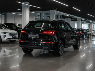 2025 Audi Q5 L 45 TFSI II (FY) Рестайлинг, чёрный, 5700000 рублей, вид 5