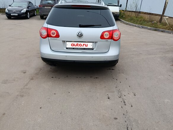 2010 Volkswagen Passat B6, серебристый, 1300000 рублей - вид 3
