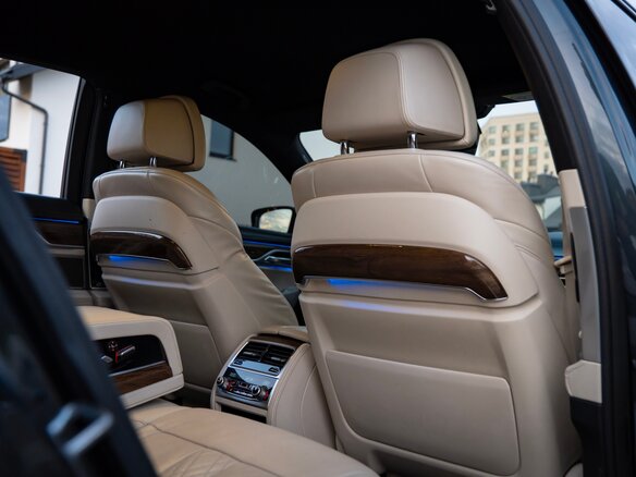 2016 BMW 7 серии 740d xDrive VI (G11/G12), серый, 4500000 рублей - вид 39