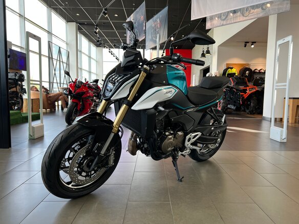2026 QJMotor SRK 550, голубой, 569000 рублей - вид 6