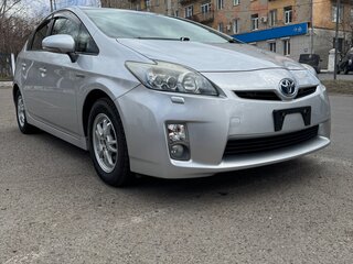 2011 Toyota Prius III (XW30), серебристый, 1230000 рублей, вид 3