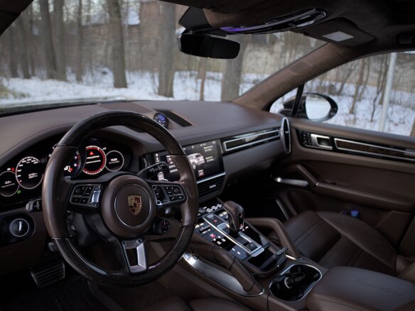 2018 Porsche Cayenne Turbo III, коричневый, 9000000 рублей - вид 15