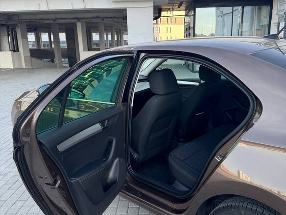 2021 Skoda Rapid II, коричневый, 2000000 рублей - вид 12