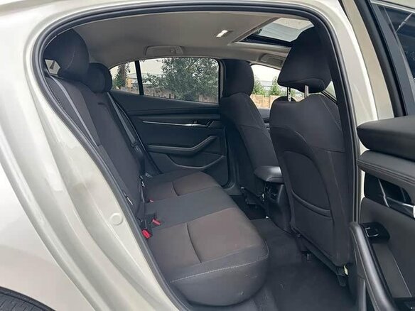 2023 Mazda 3 Axela IV (BP), белый, 1840000 рублей - вид 17