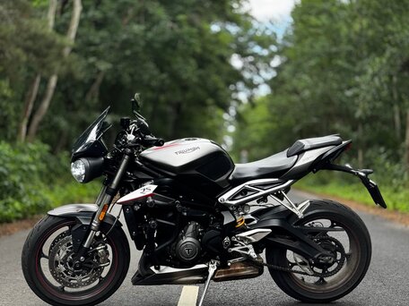 2018 Triumph Street Triple, серый, 850000 рублей, вид 3