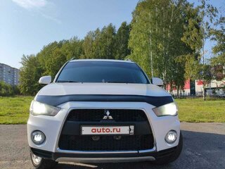 2012 Mitsubishi Outlander II Рестайлинг, белый, 1200000 рублей, вид 2