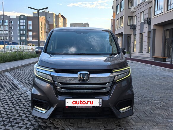 2017 Honda Stepwgn Spada V Рестайлинг, серый, 2250000 рублей - вид 2