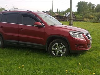 2009 Volkswagen Tiguan I, красный, 1110000 рублей, вид 2