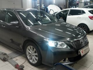2013 Toyota Camry VII (XV50), серый, 1430000 рублей, вид 1