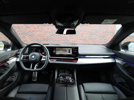 2026 BMW 5 серии 520d xDrive VIII (G60/G61/G68), чёрный, 8756000 рублей, вид 3