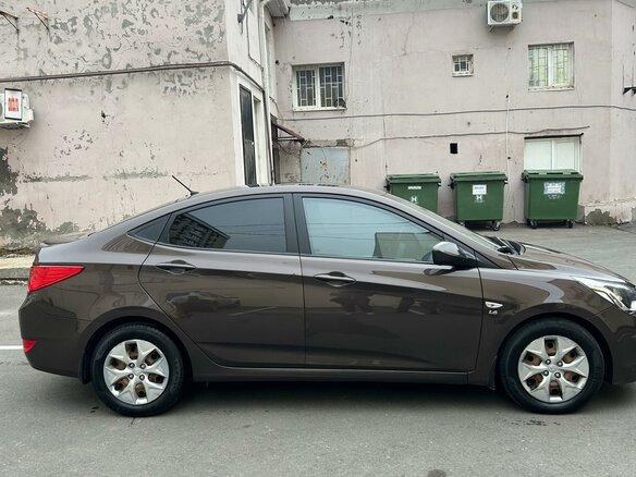 2015 Hyundai Solaris I Рестайлинг, коричневый, 1180000 рублей - вид 1