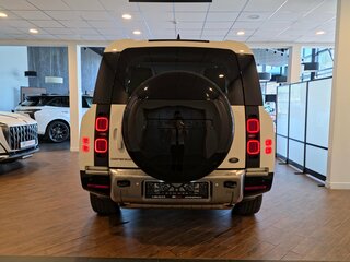 2022 Land Rover Defender 130 II, белый, 11200000 рублей, вид 3