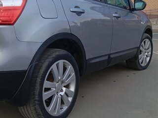 2011 Nissan Qashqai I Рестайлинг, серебристый, 950000 рублей, вид 1