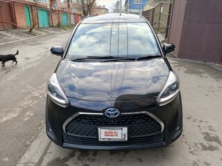 2019 Toyota Sienta II Рестайлинг, чёрный, 1830000 рублей, вид 2