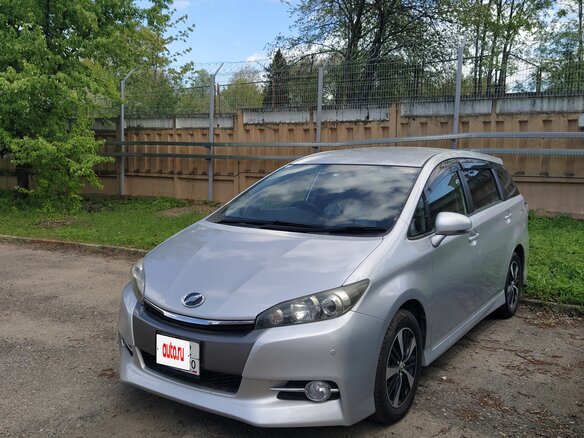 2012 Toyota Wish II Рестайлинг, серебристый, 1700000 рублей