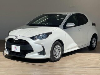 2023 Toyota Yaris IV, белый, 1018000 рублей, вид 1