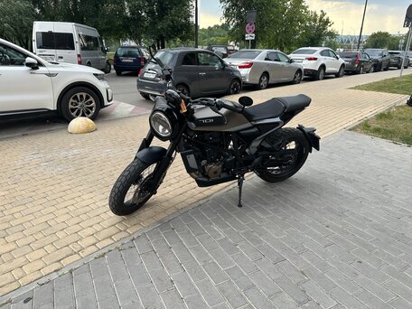 2020 Husqvarna Svartpilen 701, чёрный, 990000 рублей, вид 5