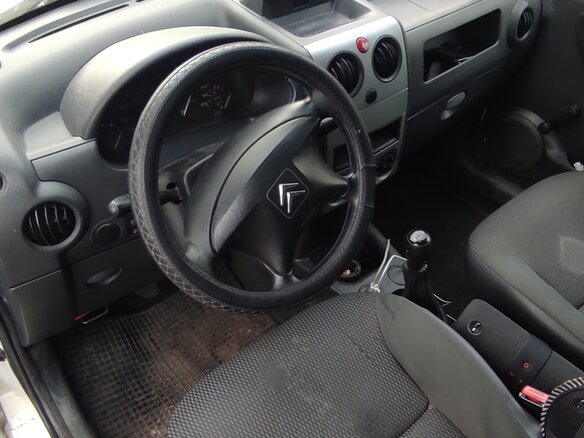 2010 Citroen Berlingo I Рестайлинг, белый, 550000 рублей - вид 4