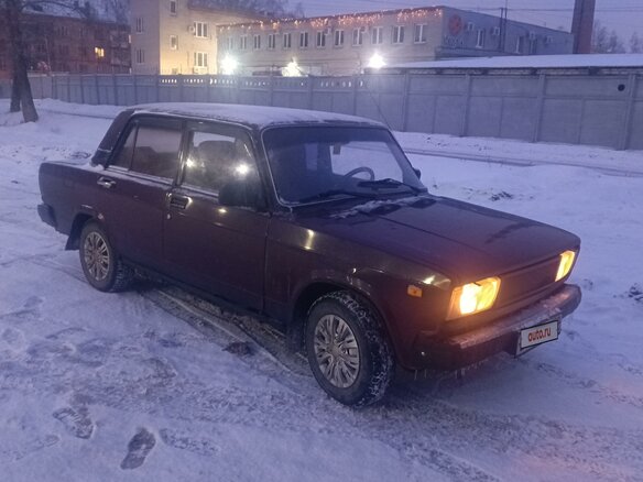 2005 Lada (ВАЗ) 2105, пурпурный, 155000 рублей - вид 3