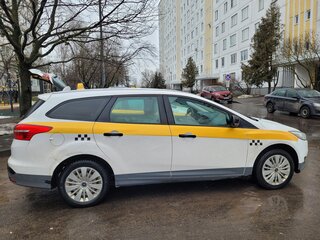 2016 Ford Focus III Рестайлинг, жёлтый, 650000 рублей, вид 2