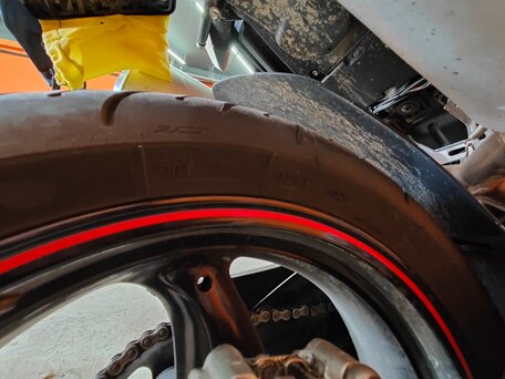 2009 Ducati Monster 696, красный, 480000 рублей, вид 4