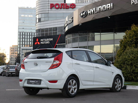 2013 Hyundai Solaris I, белый, 878000 рублей - вид 3