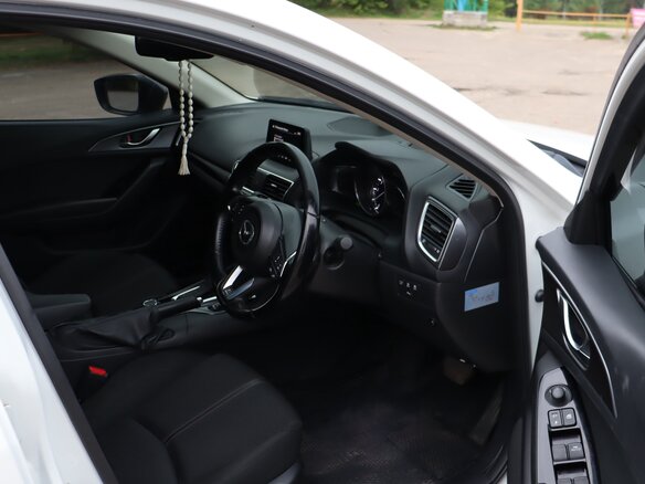 2016 Mazda Axela III Рестайлинг, белый, 1385000 рублей - вид 7